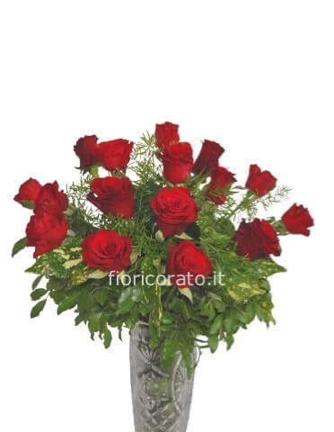 Vanita'-Bouquet di rose rosse confezionato.